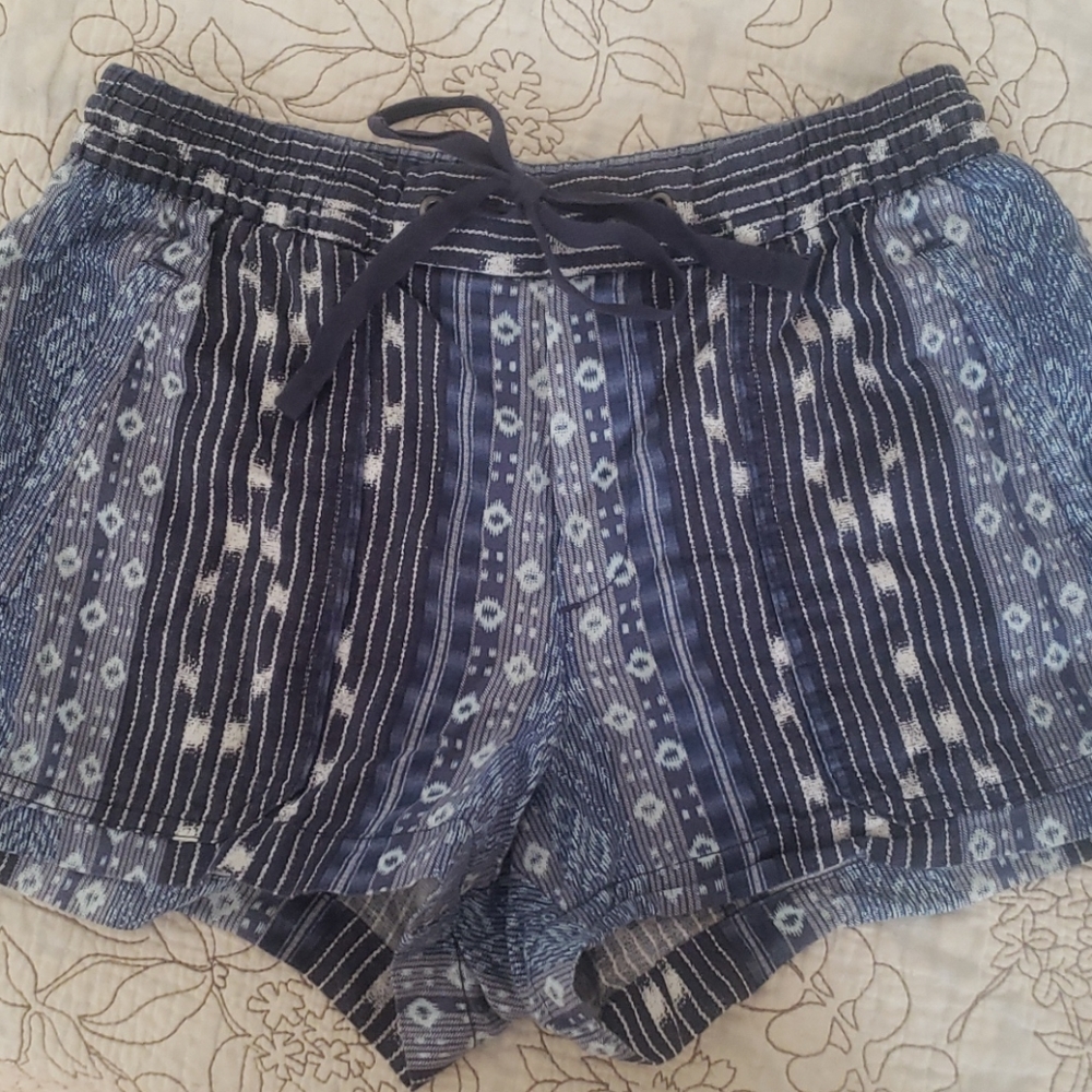 Gap patterned drawstring shorts